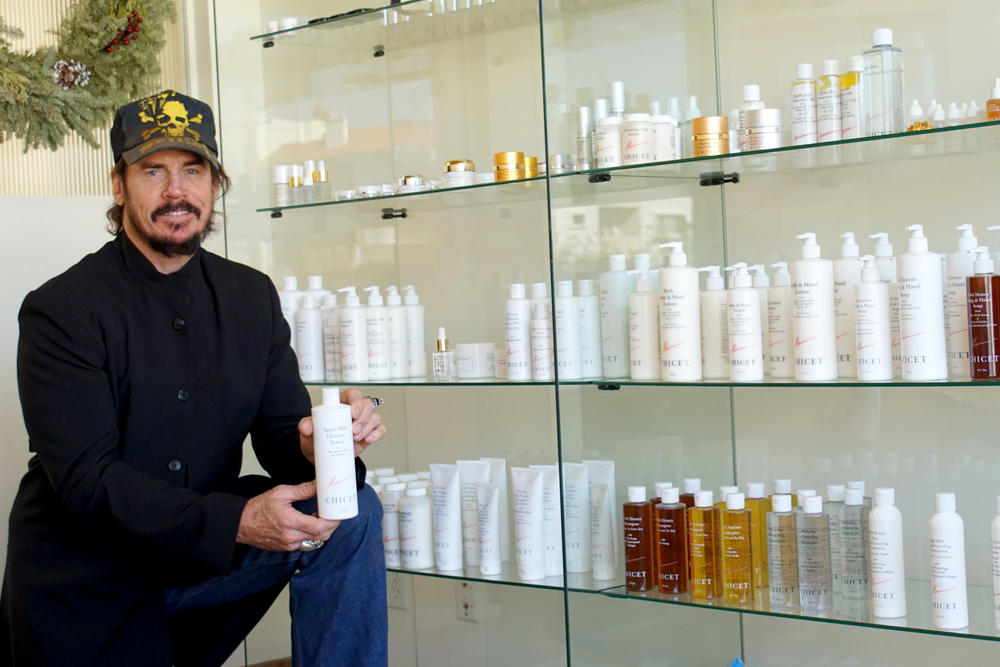 David_Shark_Fralick_At_Chicet_Beauty_and_Skin_Care_Showroom_DSC00961-web